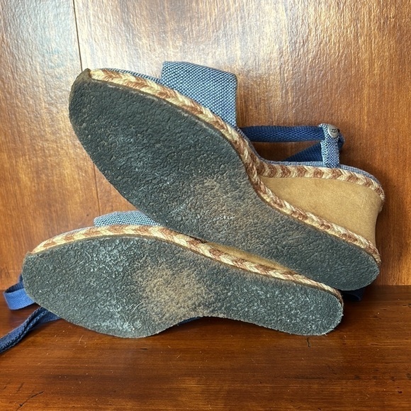 UGG AMELIE ESPADRILLE TIE UP ANKLE BLUE & TAN CASUAL WEDGE HEELS SIZE 8 - Picture 9 of 10